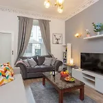 Stylish Apartment At The Edge Of Meadows Park